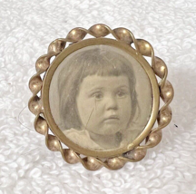 Extra Small Miniature Photo Frame Twisted Brass Ruffle Pin Back 1 1/8 inch - $545.70 MXN