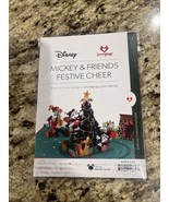 Disney Mickey And Friends Festive Cheer Lovepop Card - $211.82 MXN