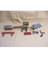 LOT HO train layout Assorted Building Pieces Roof Platform House plastic... - £11.59 GBP