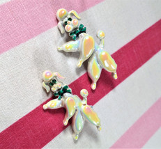 Darling Vintage 2pc Emerald Rhinestone Eye Mechanical French Poodle Brooches - £22.51 GBP