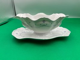 Tirschenreuth Baroness FLEUR DE LIS BLUE Gravyboat &amp; Underplate Germany - $88.97 CAD