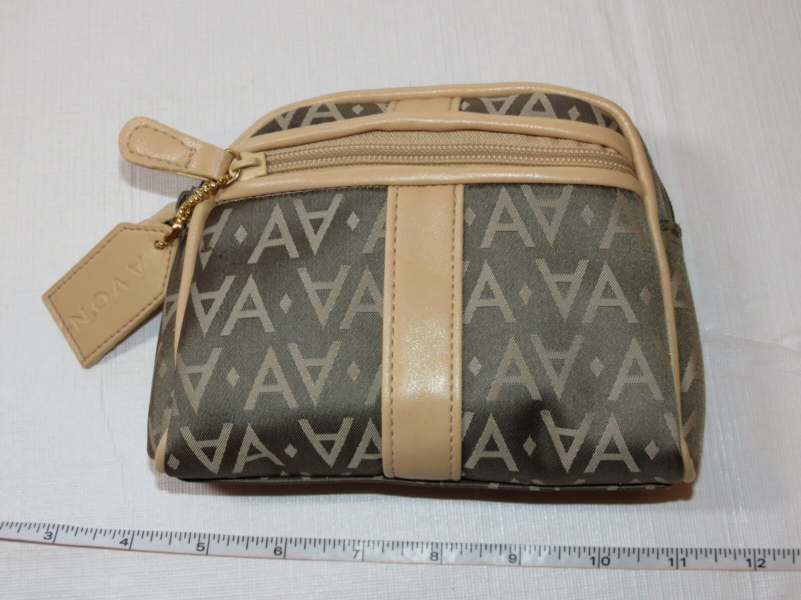 Avon Womens Ladies cosmetic case bag toiletry lt brown beige Pre-owned - $15.43