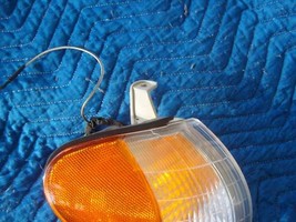 1994 1995 HYUNDAI ELANTRA RIGHT MARKER CORNER SIGNAL LIGHT OEM USED - $1,257.11 MXN
