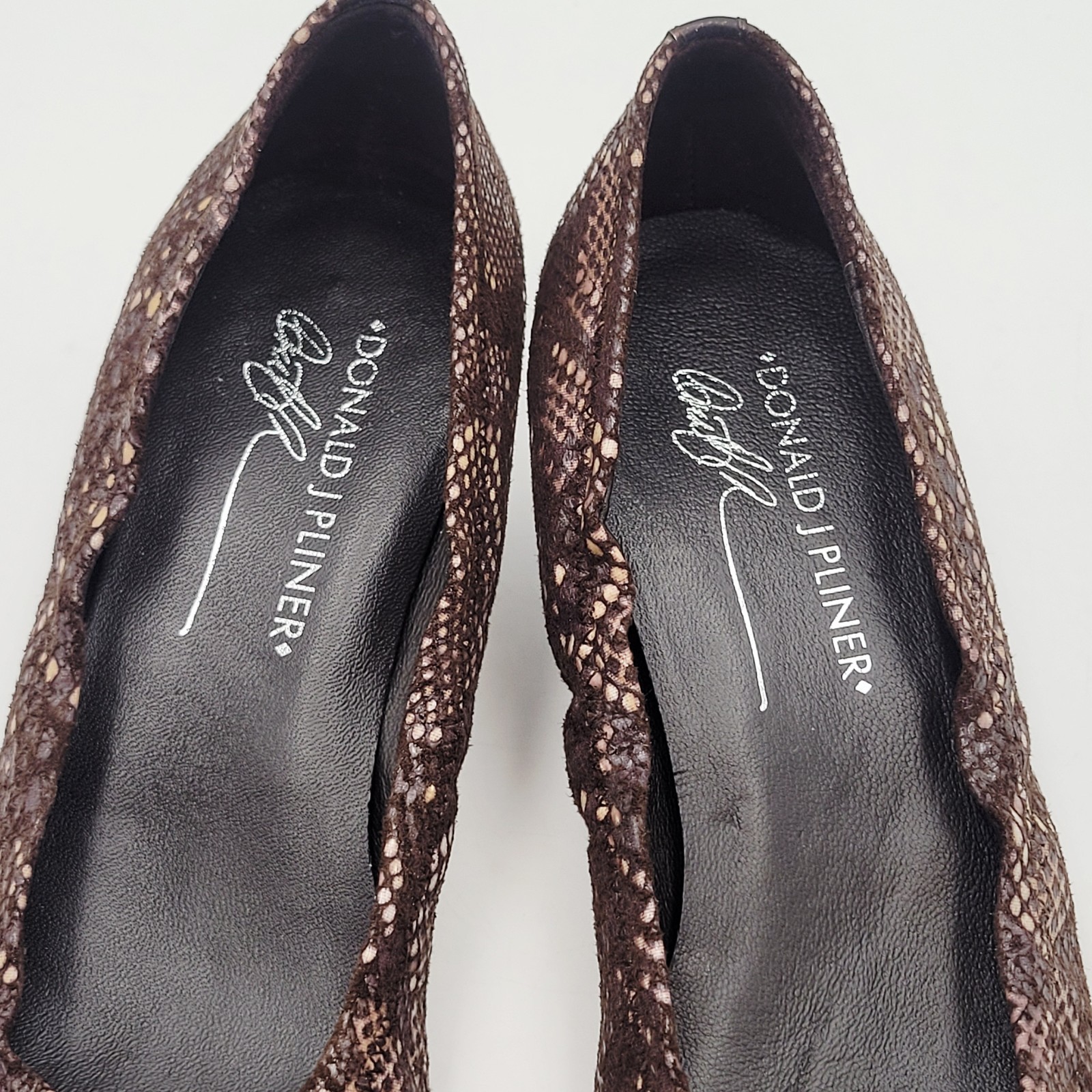 Donald J Pliner Womens Snake Skin  Slip On Kitten Pumps Heels Shoes Size 6 M Item image 6