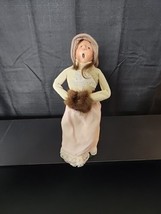 Byers Choice Caroler 1988 Early Woman With Fur Muff Vintage Female Girl Dickens - £23.50 GBP