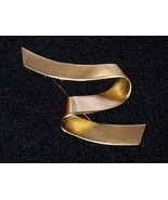 MONET Brooch Pin Z Ribbon Gold Tone EUC - $9.79