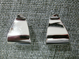 Vtg Avon POLISHED RIBBONS Wide Bottom Clip on Earrings 1977 Silver Tone ... - £7.94 GBP