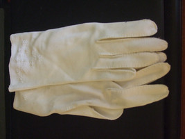 Vintage Ladies White Floral Embroidered Beaded Trim Short Gloves - No Size - $16.24