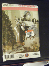 Simplicity 3967 Christmas Bags, Stockings, Wreath &amp; Treeskirt Pattern - £6.00 GBP
