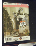 Simplicity 3967 Christmas Bags, Stockings, Wreath &amp; Treeskirt Pattern - £6.11 GBP