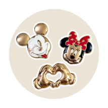 Mickey Mouse and Minnie Mouse Disney Pins: Gold Face and Heart Gloves - $980.78 MXN