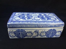 antique chinese porcelain box with 2 compartments . Beautiful decorated - £102.22 GBP