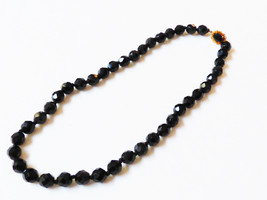 VTG Black round faceted glass beads gold tone clasp Necklace 16&quot;L - £19.67 GBP