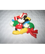 Ladies Disney Hallmark Mickey Mouse w/Gift Boxes Christmas Pin - £8.56 GBP
