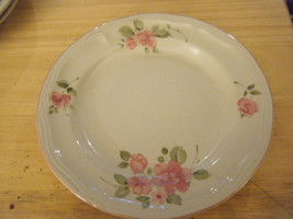 Gibson Floral Pattern 7 3/4&quot; Salad or Dessert Plate - £8.87 GBP