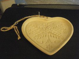 The Pampered Chef Family Heritage Stoneware 2000 Anniversary Heart Cookie Mold - $13.09