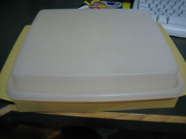 Tupperware #723-1 Divided Storage Tray With Lid - $17.32