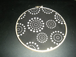 Wood 6&quot; Round Embroidery or Cross Stitch Hoop w/Black &amp; White Dot Fabric - £5.28 GBP