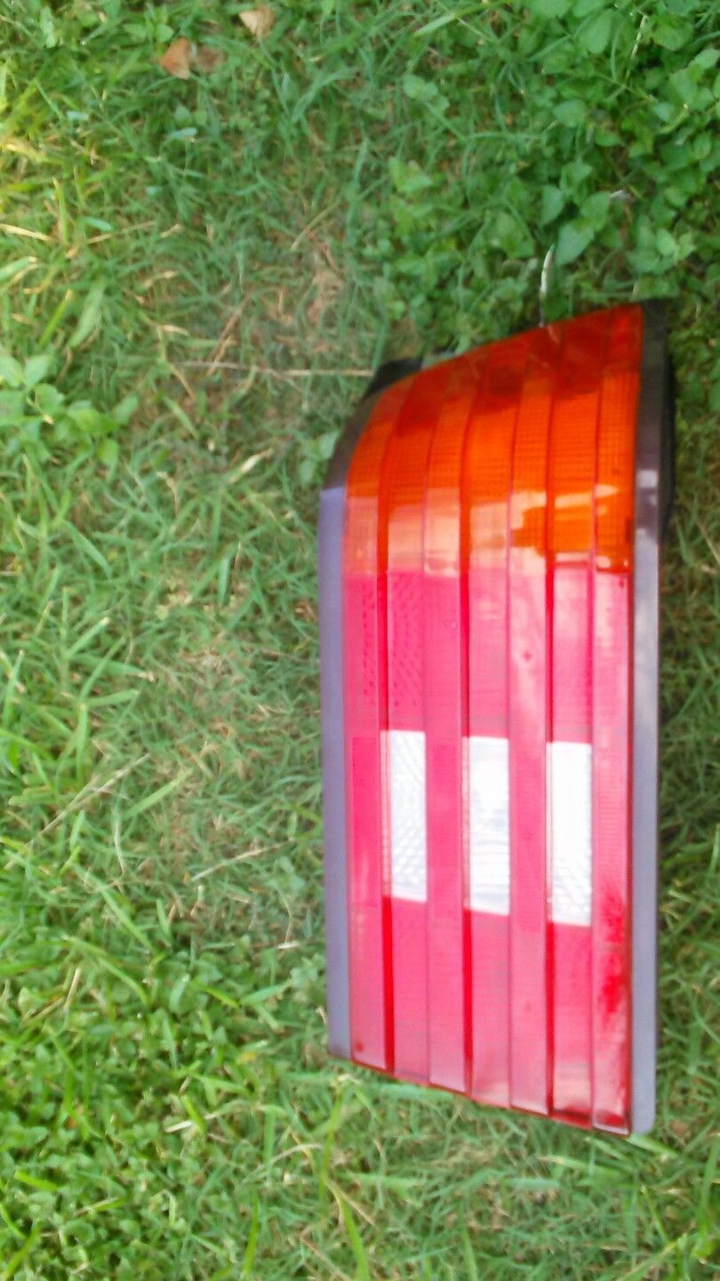 93 MERCEDES-BENZ R129 500SL PASSENGER RIGHT  SIDE  TAIL LIGHT ASSEMBLY - $148.49