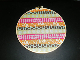Wood 6&quot; Round Embroidery or Cross Stitch Hoop w/Multi Color Fabric - £5.31 GBP