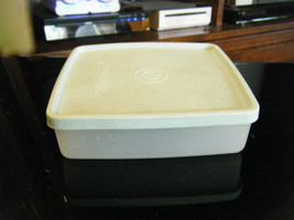 Vintage Tupperware 670-33/34 Square-A-Way Container &amp; Lid 671-29/32 - £7.62 GBP