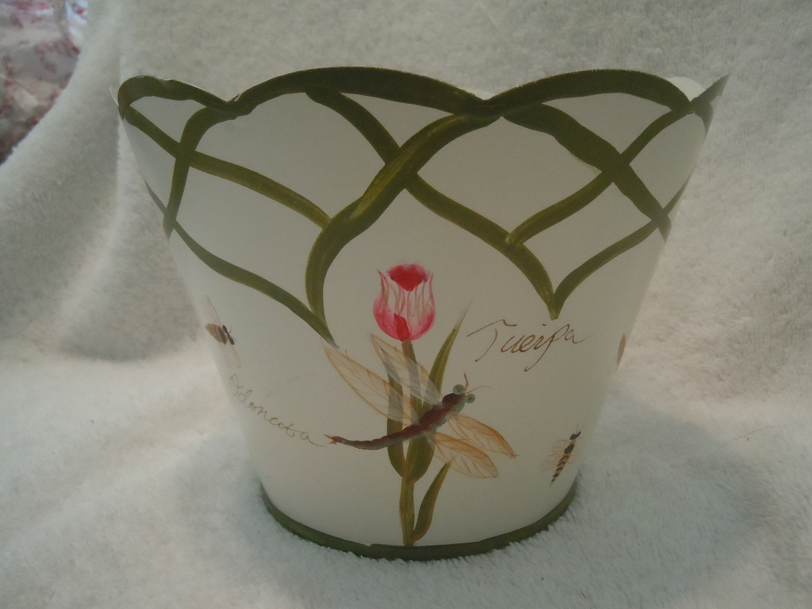 Tin Planter With Bee And Tulip Design Scalloped Edge - $5.99