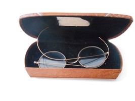 Vintage Men&#39;s Gold Round Wire Frame Glasses in Case - £38.80 GBP