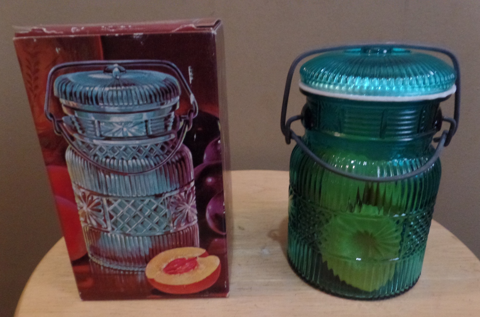 Primary image for Vintage Avon Pot COUNTRY PEACHES Glass Soap JAR w 6 Peach SOAPS~Original Box
