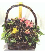 Large Vintage Christmas Basket With Silk Floral Arrangement - €21,67 EUR