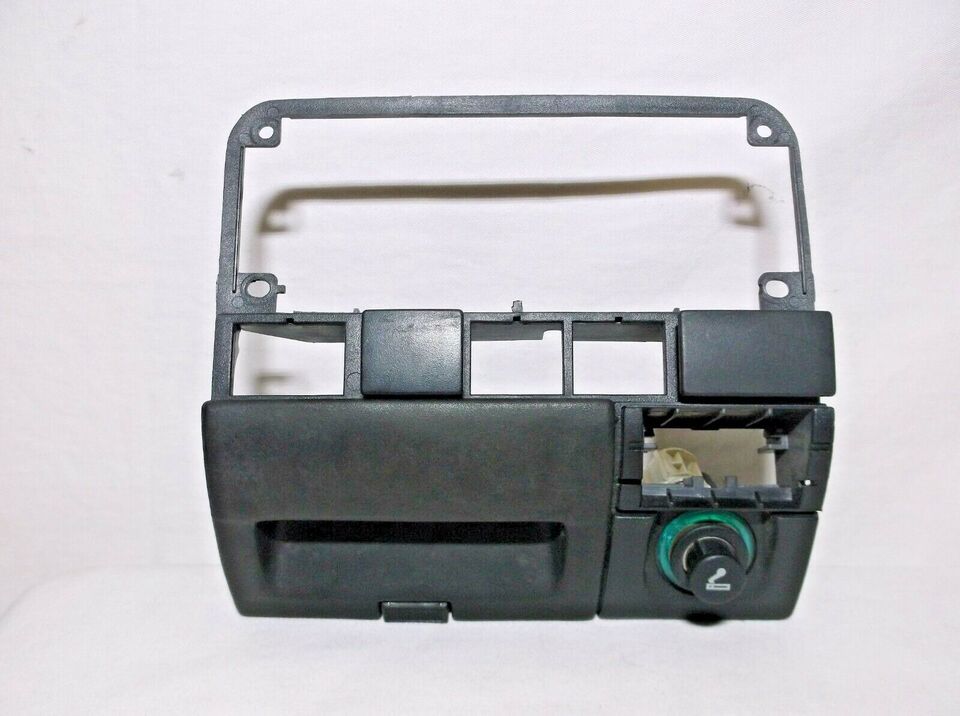 93-98  VOLKSWAGEN/VW JETTA/CENTER DASH/TRIM/BEZEL/  ASHTRAY/ LIGHTER - $36.12