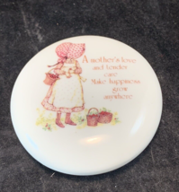 Vintage World Wide Arts Holly Hobbie Ceramic Round Paperweight Mothers Love - £6.39 GBP