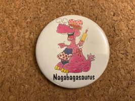 Vintage Button Pin Back Nagabagasaurus Nag Bag Novelty RUSS Maureen Coll... - $4.50