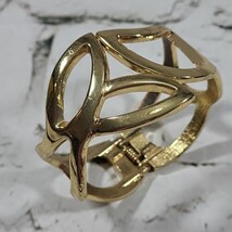 Vintage 80&#39;s GOLD TONE METAL ARTISAN SHAPES HINGED CUFF BRACELET  - £15.56 GBP