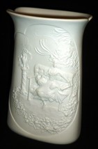 Gorgeous Vintage Ak Kaiser White Bisque Porcelain Vase Victorian Design Germany - £25.54 GBP