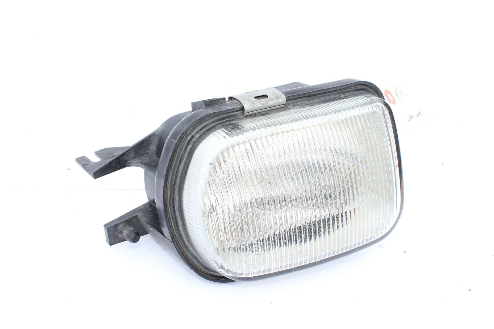 2002-2005 MERCEDES-BENZ C230 COUPE FRONT LEFT DRIVER SIDE FOG LIGHT K8421 - $67.50