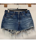 Levis Womens 26 Medium Blue Wash 501 Frayed Hem Jean Shorts PREOWNED Y37 - $33.34 CAD