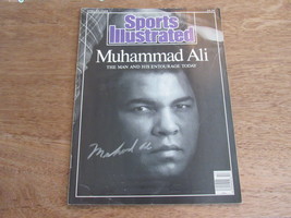 MUHAMMAD ALI BOXING WORLD CHAMPION SIGNED AUTO 1988 SPORTS ILLUSTRATED MAG - $349.99