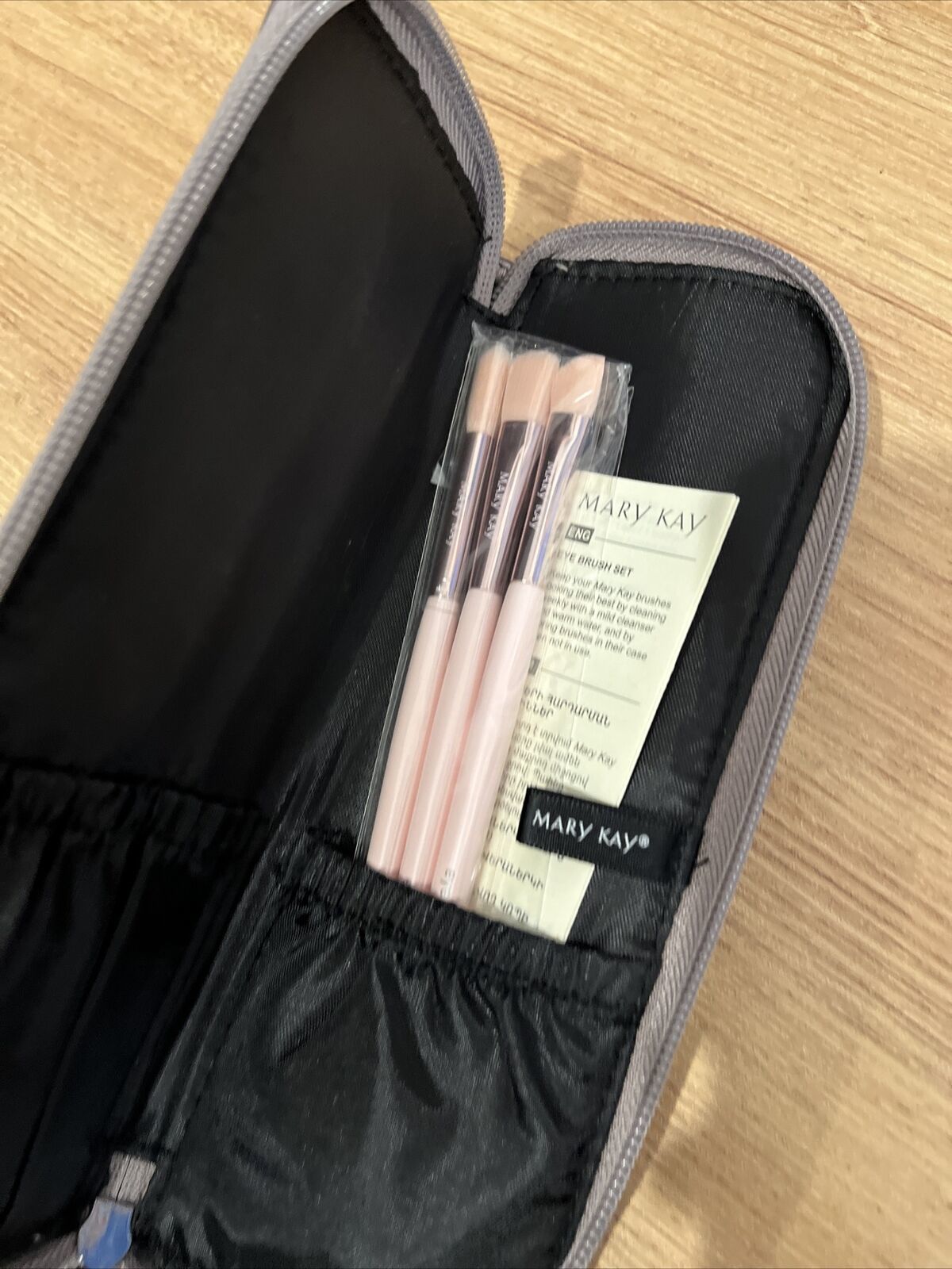 Mary Kay  EYE BRUSH SET With 3 Full Sized Pink Brushes in Zipper Case NEW - $20.08