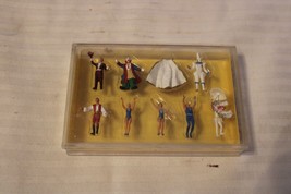 HO Scale Preiser, Set of 8 Circus Performers, Clowns, Trapeze Artist, More #0614 - £47.19 GBP