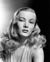 Veronica Lake smouldering in this studio glamour portrait 8x10 real photo - $10.99