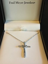 Fred Meyer Jewelers Sterling Silver Diamond Heart Cross Pendant Necklace  - $1,873.64 MXN