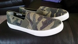 New Womens Green Camouflage Flat Loafers Slip On Canvas Shoes Size 8.5 - $19.24