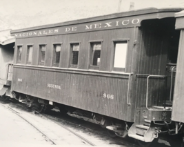 Ferrocarriles Nacionales de México Railroad NdeM #966 Second Class Coach Photo - £11.00 GBP