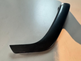 2011-2013 KIA SORENTO FRONT LEFT DOOR HANDLE GRIP COVER P/N 1855880 GENU... - $19.79