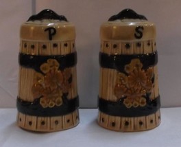 Vintage Barrel / Basket Ceramic Salt &amp; Pepper Shakers - £6.34 GBP