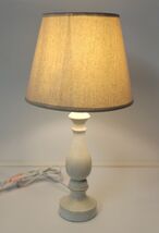 *C) Rustic White Lightweight Hollow Resin 18&quot; Tabletop Desk Reading Nigh... - €12,71 EUR