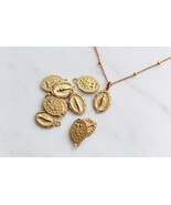 Intricate Miraculous medal necklace - €95,10 EUR+