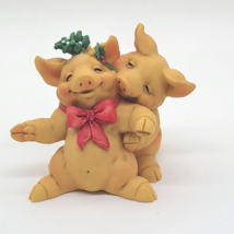 Pigsville 1993 Figurine by Ganz Mistletoe Magic Pigs Christmas #1372 - £8.44 GBP