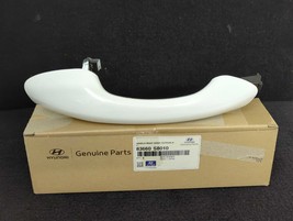 New OEM Hyundai Door Handle Outer 2021-2024 Palisade White RH Rear 83660-S8010 - $44.55