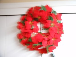 Gerson &quot;Red Poinsettias Orange Berries LED Slim Christmas Wreath 24&quot; NWT - $737.21 MXN